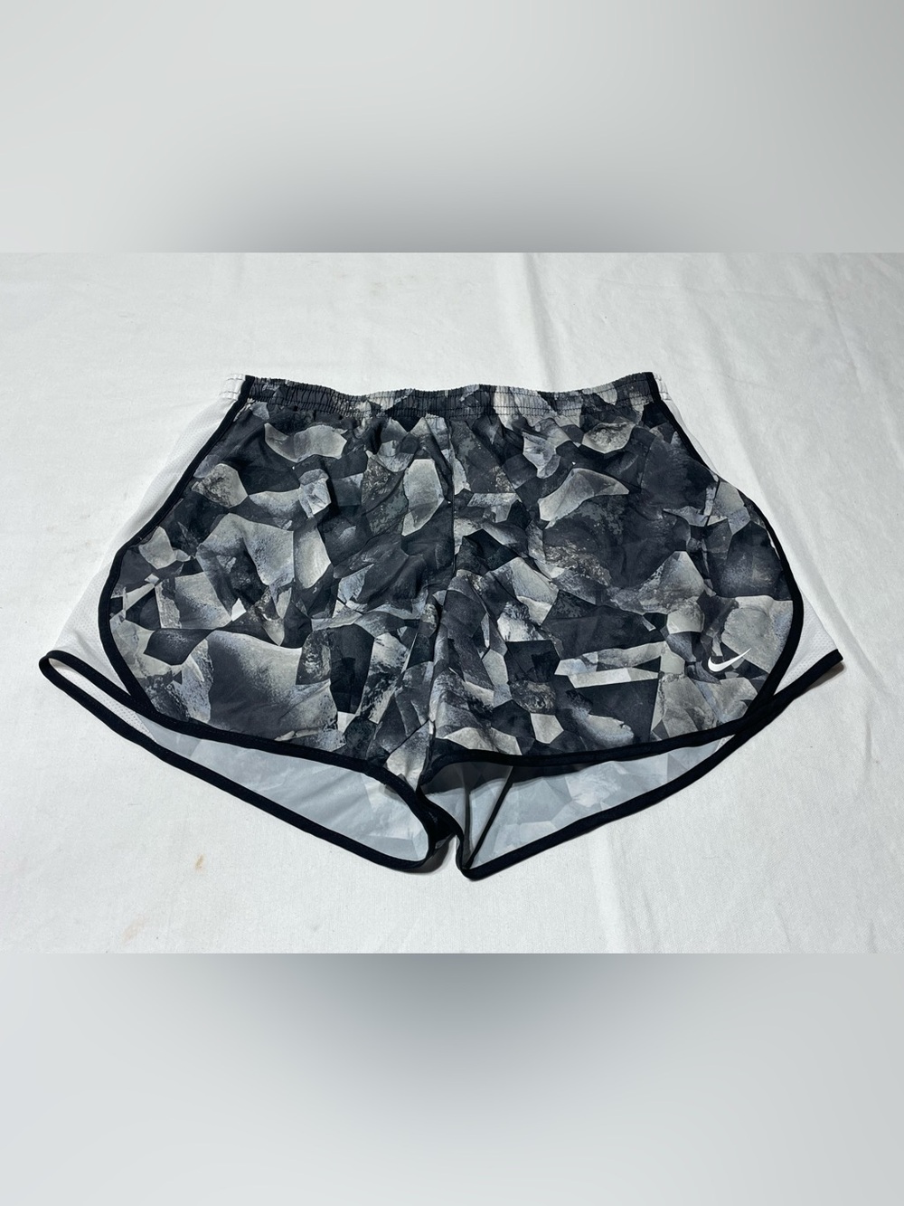 Nike Dri-Fit Running Shorts Women’s XL Black Geometric Camo Lined 5” Inseam